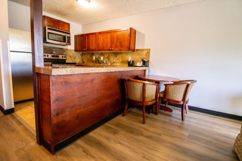 Kitchen breakfast bar
