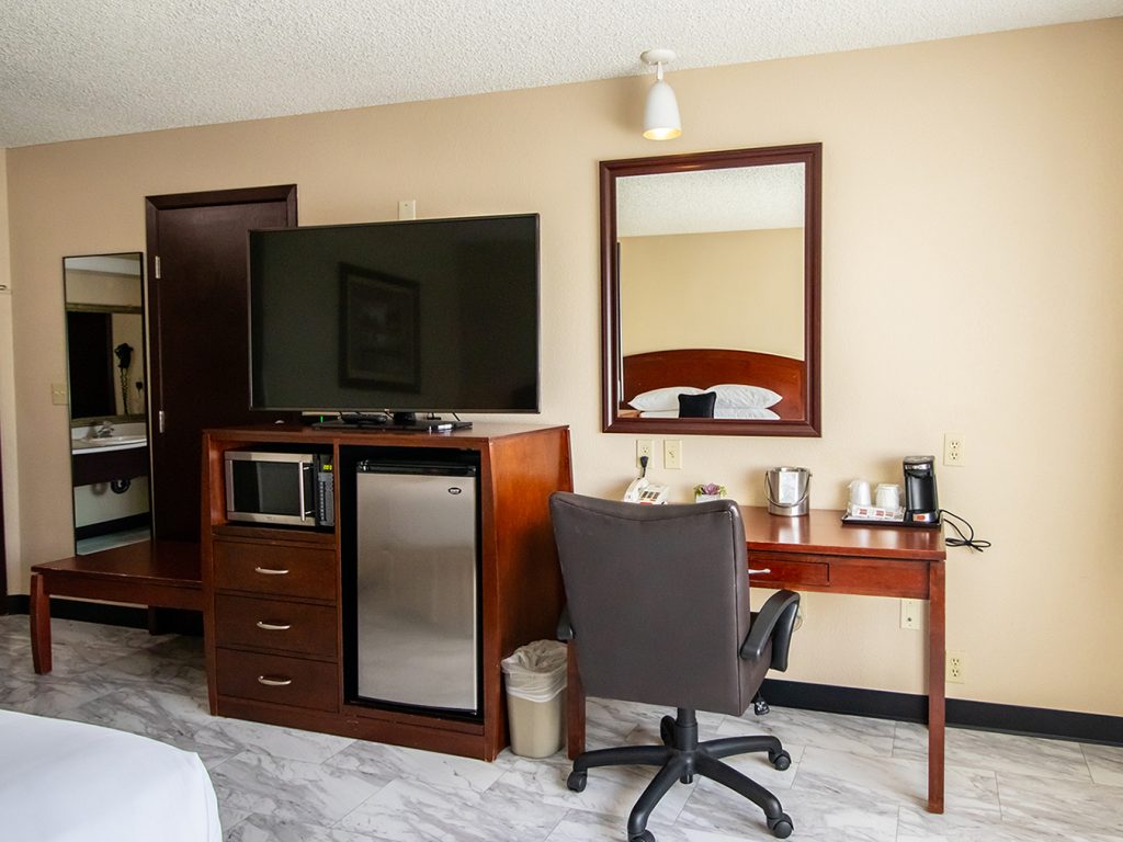 King room desk, TV, microwave and mini-fridge